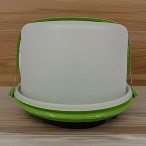 Tupperware cake carrier lime green / white Tupperware w/ handle 683 684 624